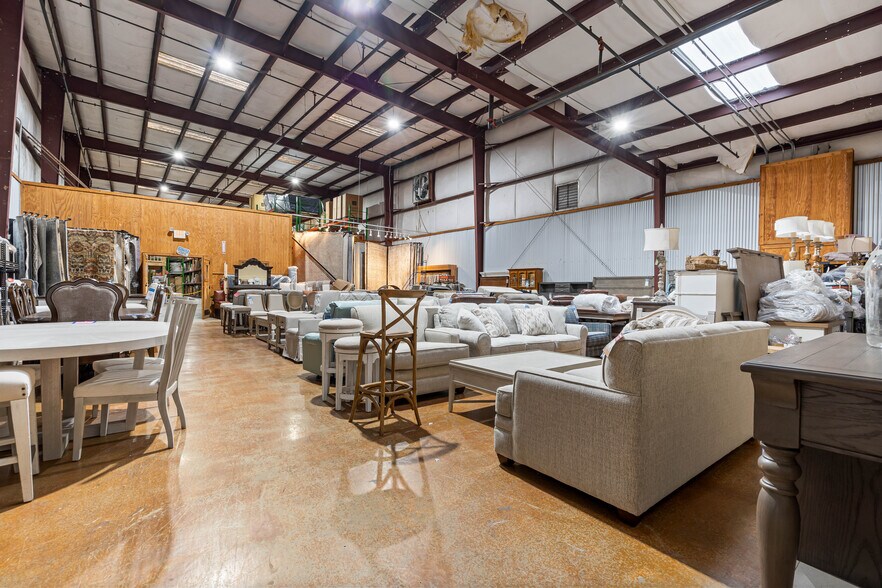 More Photos Of 27220 Us Highway 98, Daphne Showroom For Lease