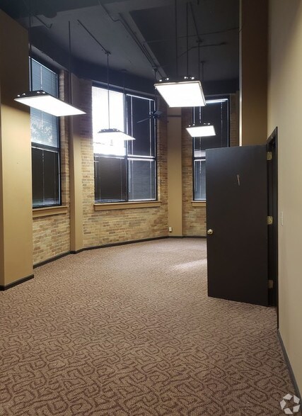 More Photos Of 2107 5th Ave N, Birmingham Office Residential For Sale