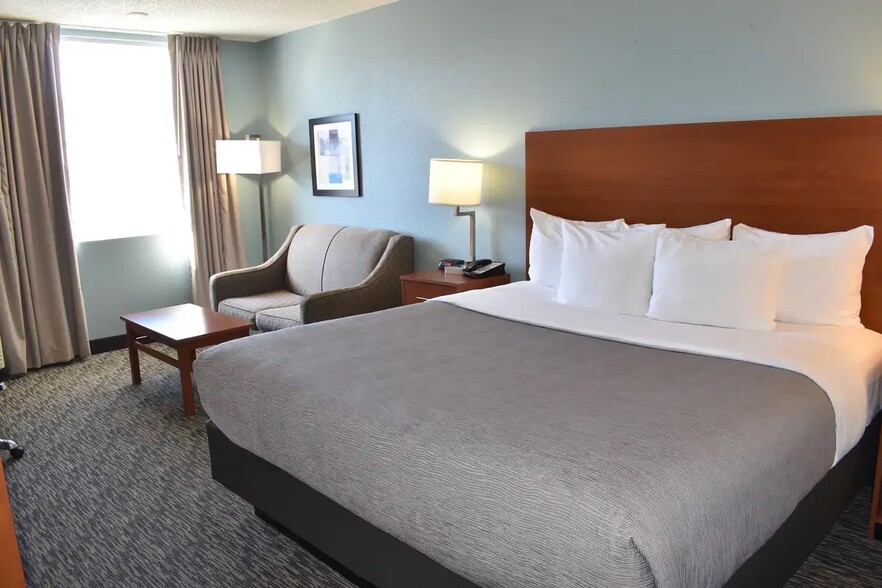 More Photos Of 555 Garden of the Gods Rd, Colorado Springs Hotel For Sale