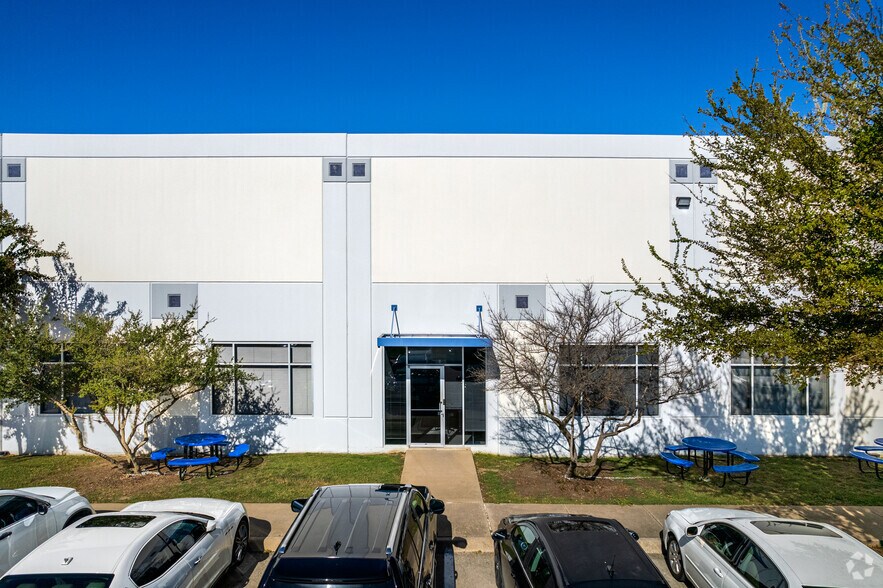 More Photos Of 1300 N Central Expy, Allen Light Manufacturing For Sale