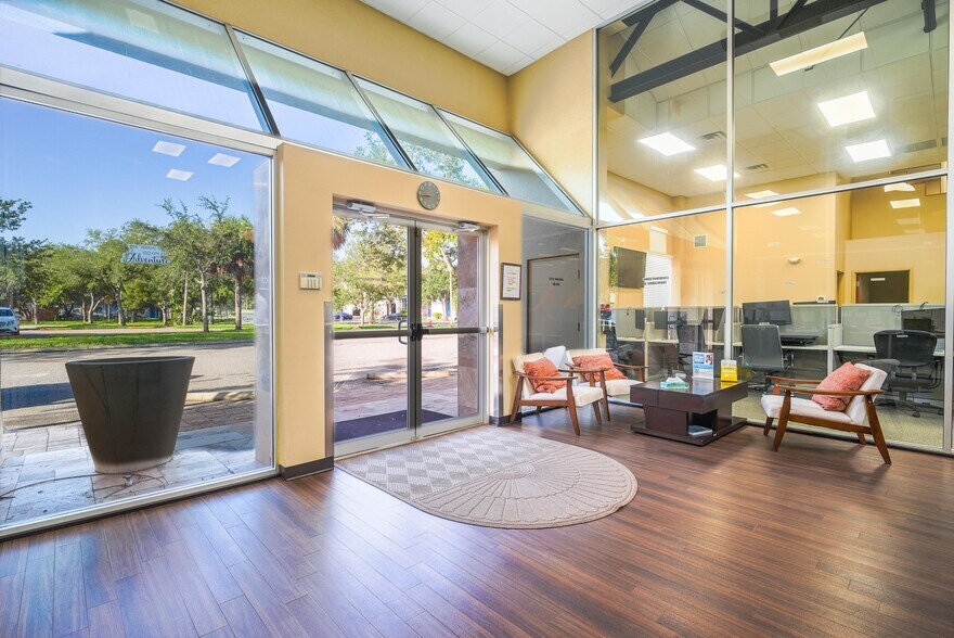 More Photos Of 1033 Dr Martin Luther King Jr St N, Saint Petersburg Medical For Sale