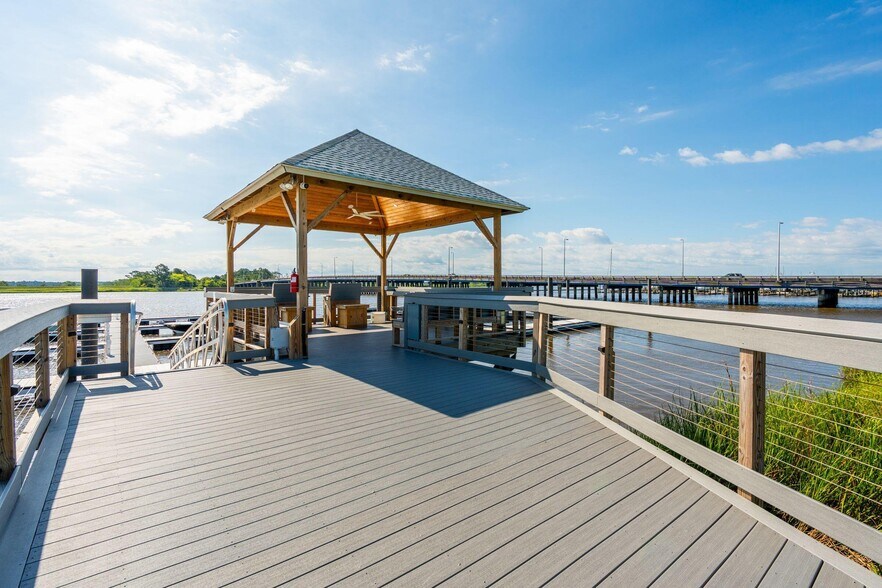 More Photos Of 114 Church st, Georgetown Hotel For Sale
