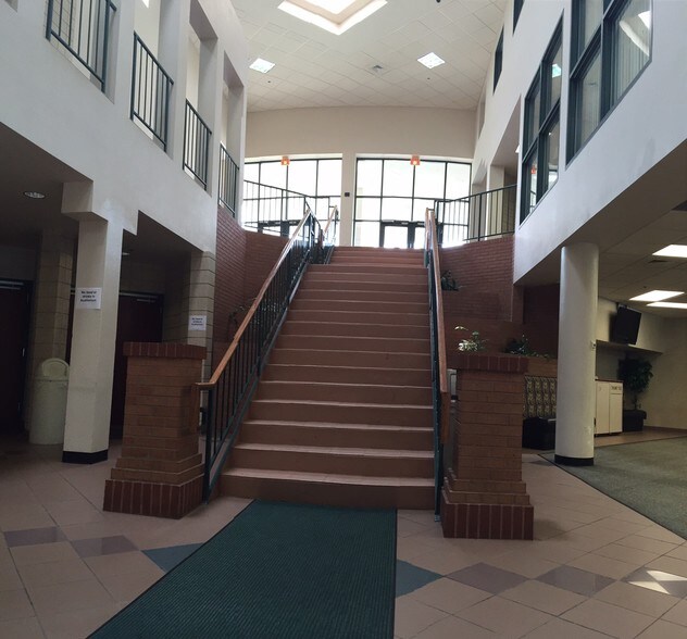 More Photos Of 3000 N Grant Ave, Springfield Schools For Sale