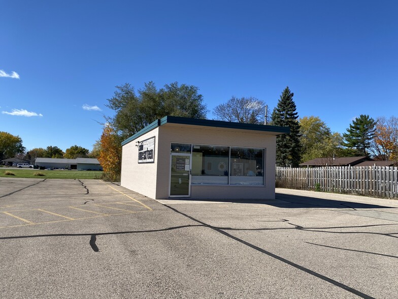 Primary Photo Of 916 W Main St, Waupun Storefront For Sale