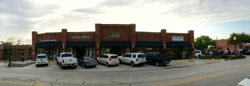 More Photos Of 530 S Main St, Grapevine Freestanding For Lease