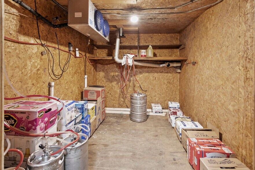 More Photos Of 220 N Old Route 66, Litchfield Restaurant For Sale