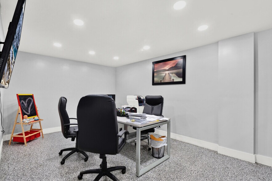 More Photos Of 9000 NW 97th Ter, Medley Manufacturing For Sale