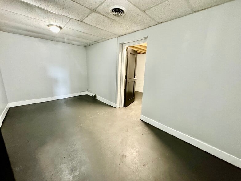 More Photos Of 1475 Massillon Rd, Akron Convenience Store For Sale