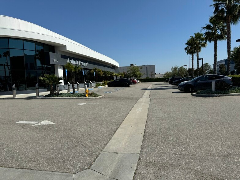 More Photos Of 2940 N Hollywood Way, Burbank Land For Lease