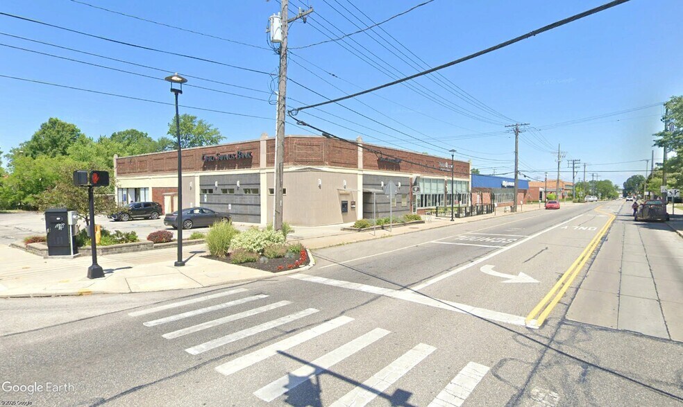 More Photos Of 2050 Lee Rd, Cleveland Heights Flex For Lease