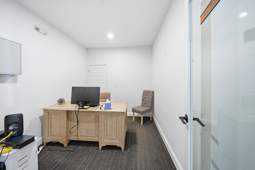 More Photos Of 367 Main St, Oxford Office For Sale
