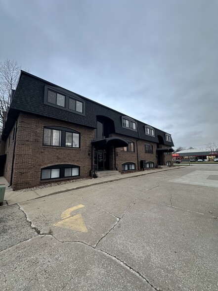 Primary Photo Of 250 N Main St, Crown Point Office For Lease