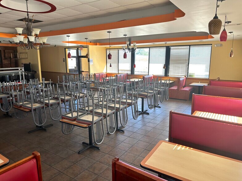 More Photos Of 537 S Main St, Swainsboro Restaurant For Sale