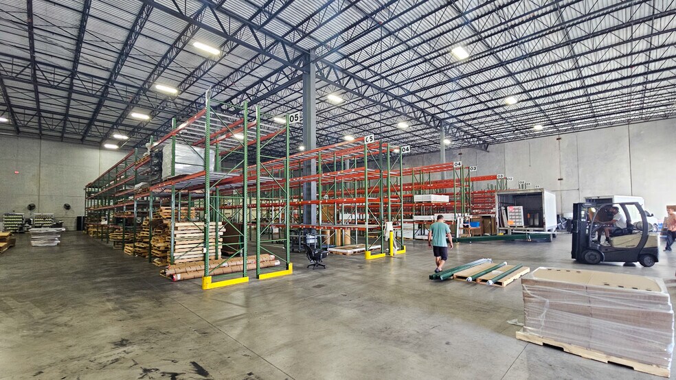 More Photos Of 2652 SW 36th St, Fort Lauderdale Warehouse For Lease