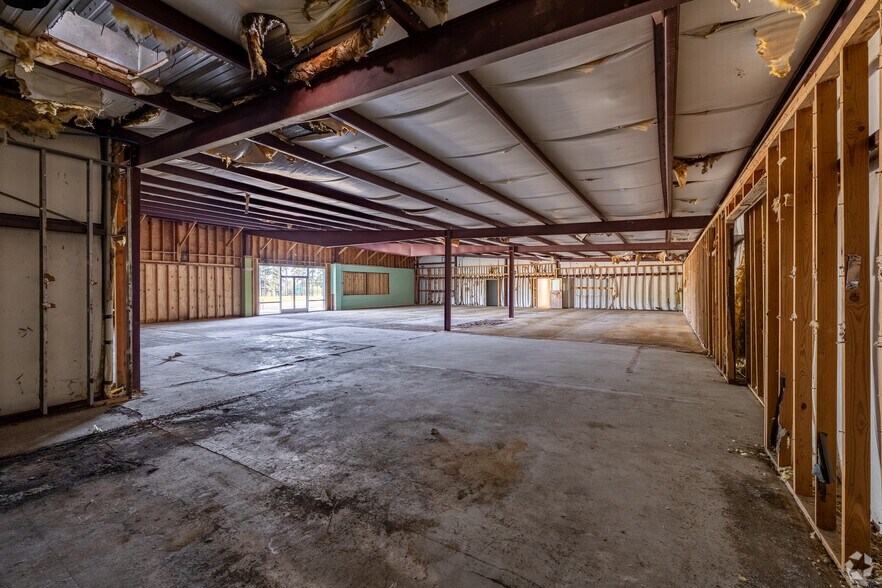 More Photos Of 930 Highway 59 Loop N, Livingston Restaurant For Sale