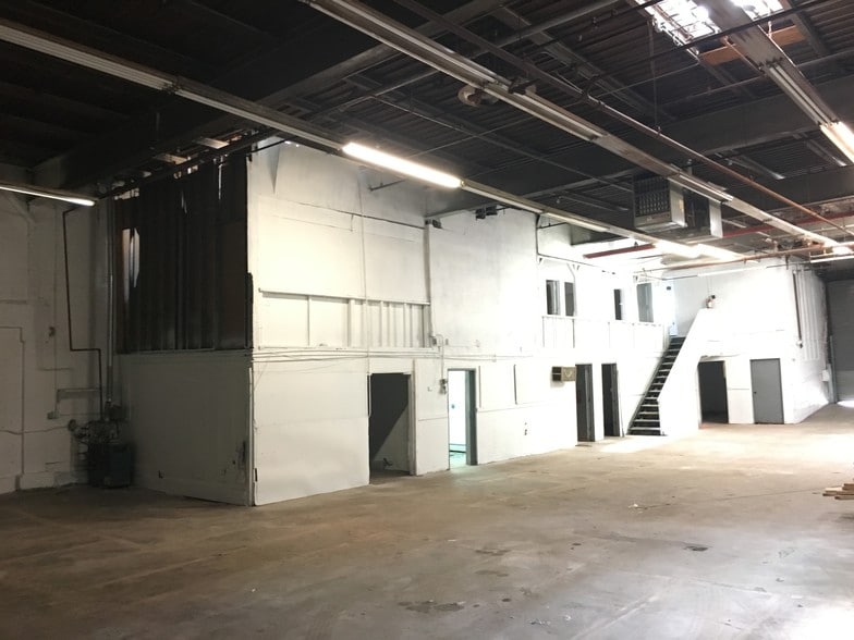 More Photos Of 2501-2515 Newbold Ave, Bronx Warehouse For Lease