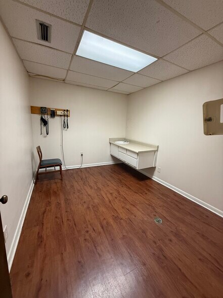 More Photos Of 1074 Southern Ave, Fayetteville Medical For Lease
