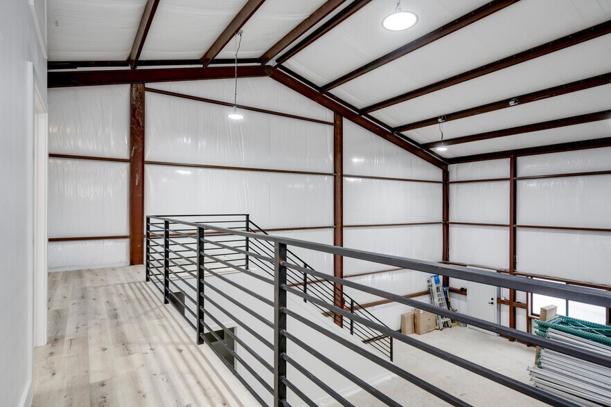 More Photos Of 15210 Fitzhugh Rd, Austin Warehouse For Lease