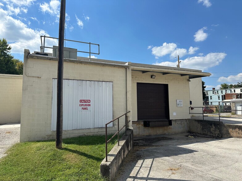 More Photos Of 610 W Church Ave, York Flex For Lease