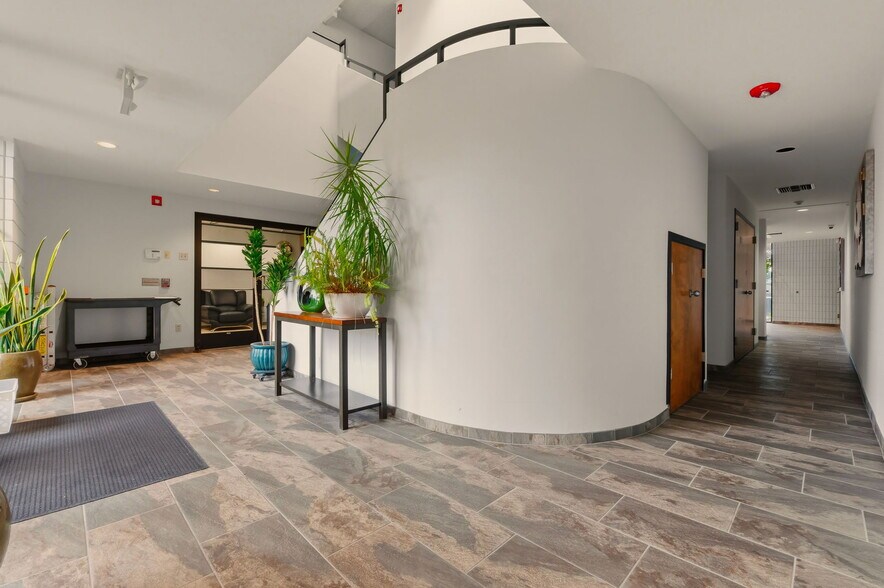 More Photos Of 992 S De Anza Blvd, San Jose Office For Lease