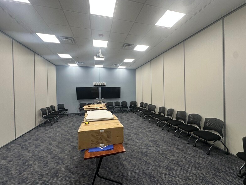 More Photos Of 7053 Rivers Ave, Charleston Office For Sale