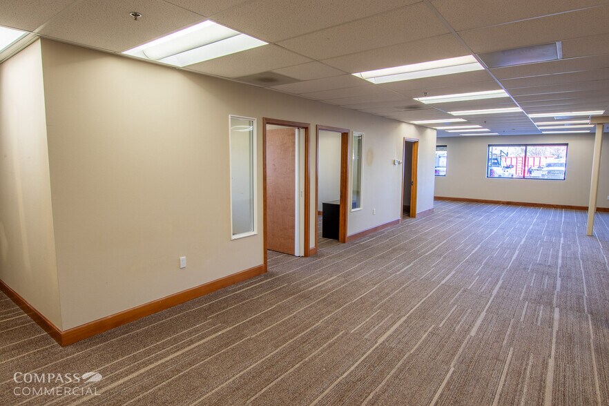 More Photos Of 2747 SW 6th St, Redmond Office For Lease
