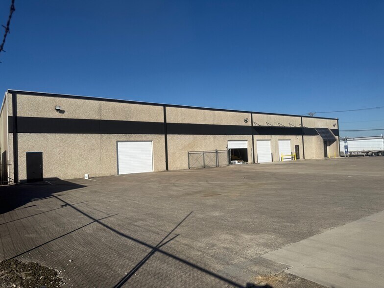 Primary Photo Of 605 W Mockingbird Ln, Dallas Showroom For Sale