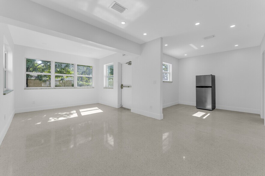 More Photos Of 5820 Sheridan St, Hollywood Office For Sale