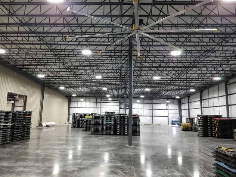More Photos Of 101 Corporate Dr, Frankfort Warehouse For Lease