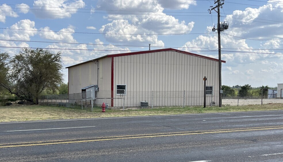 More Photos Of 2306 E Broadway St, Sweetwater Truck Terminal For Lease