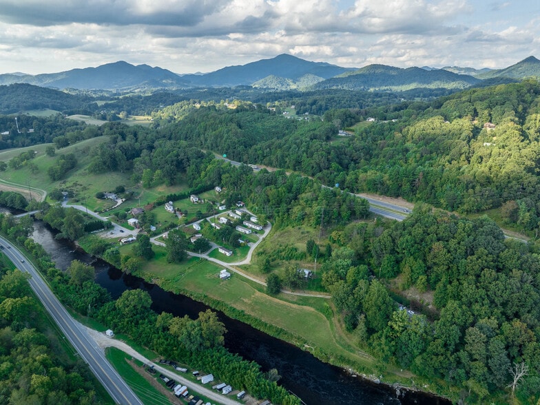 More Photos Of 371 Riverview Dr, Waynesville Manufactured Housing Mobile Home Park For Sale