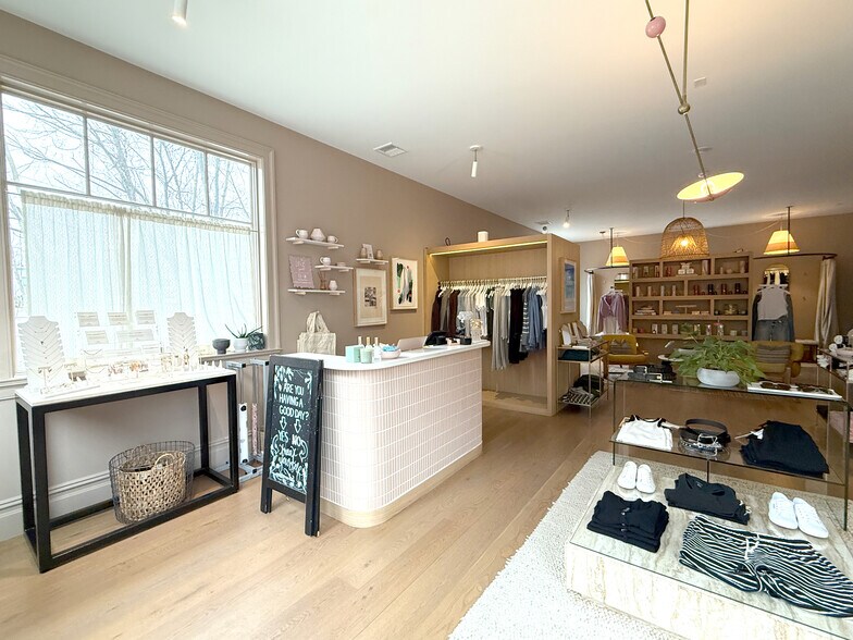 More Photos Of 152 Bedford Rd, Katonah Storefront Retail Office For Lease