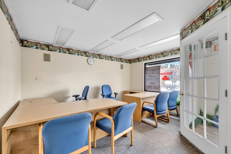 More Photos Of 306-308 Union Blvd, Totowa Office For Lease