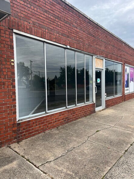 More Photos Of 1845-1849 Straight Path, Lindenhurst Freestanding For Lease