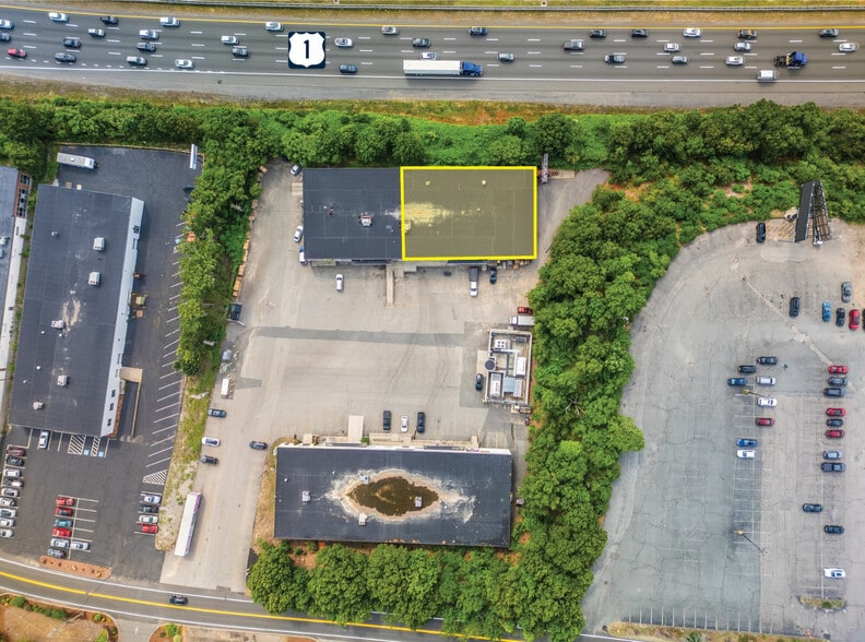 More Photos Of 240 Wood Rd, Braintree Showroom For Lease