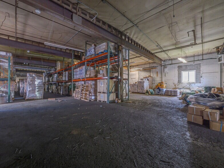 More Photos Of 122 E Railroad Ave, West Haverstraw Showroom For Lease