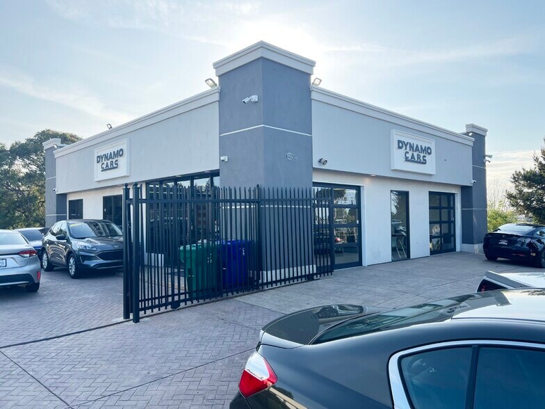 More Photos Of 3219 Auto Plaza, Richmond Office For Lease