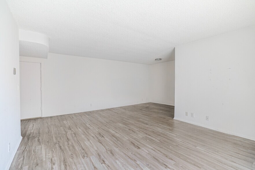 More Photos Of 142 S Wetherly Dr, Los Angeles Apartments For Sale