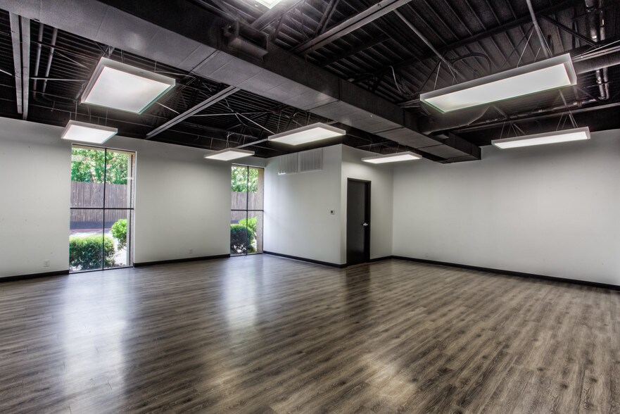 More Photos Of 6464 Brentwood Stair Rd, Fort Worth Office For Sale