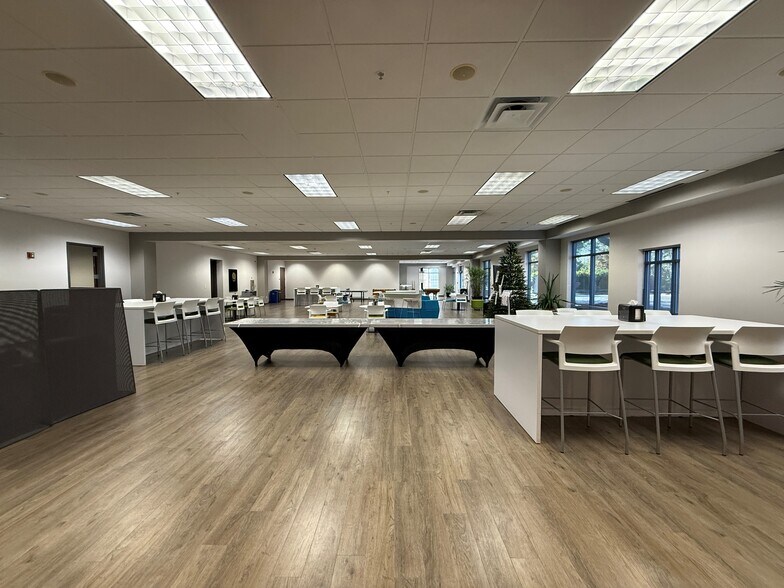 More Photos Of 200 Carillon Pkwy, Saint Petersburg Office For Lease