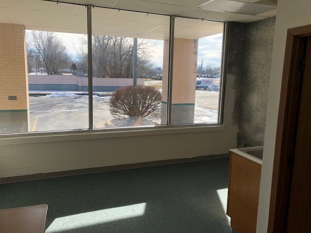 More Photos Of 210-228 W Sunshine St, Springfield Unknown For Lease