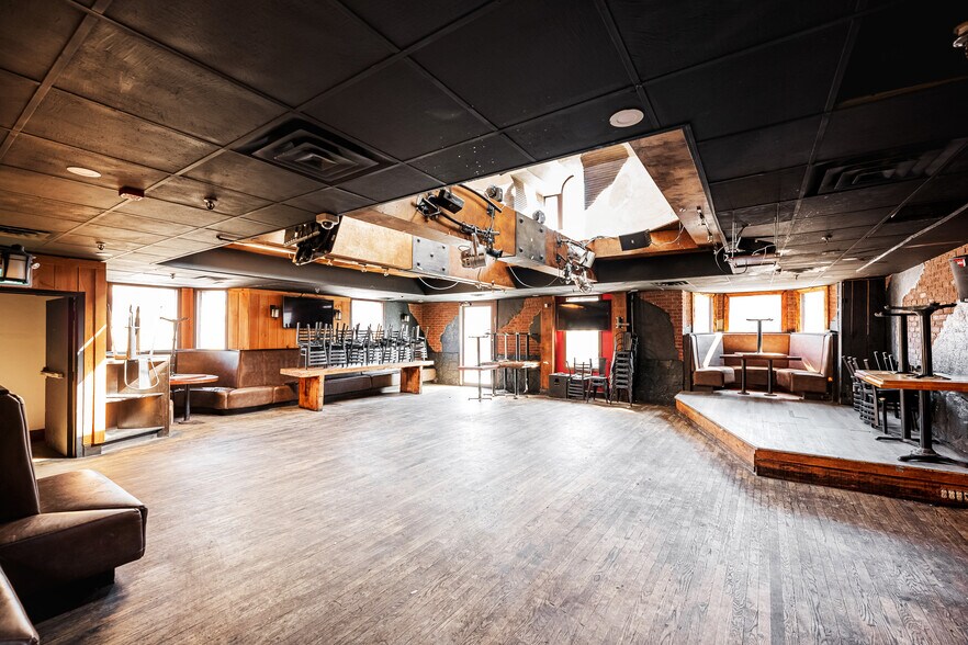 More Photos Of 5414 Av Gatineau, Montréal Restaurant For Lease