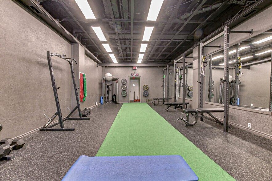 More Photos Of 473 Dundas St, Woodstock Storefront For Lease