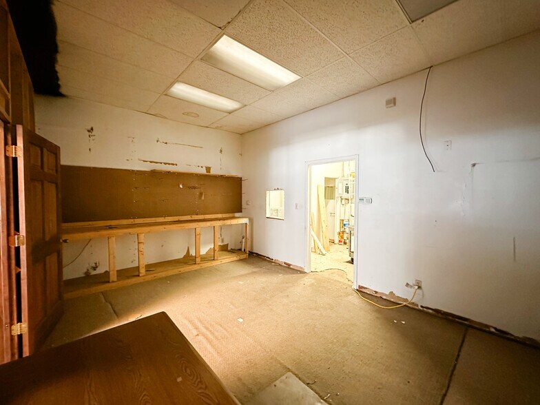 More Photos Of 2623 Shelby St, Indianapolis Restaurant For Lease