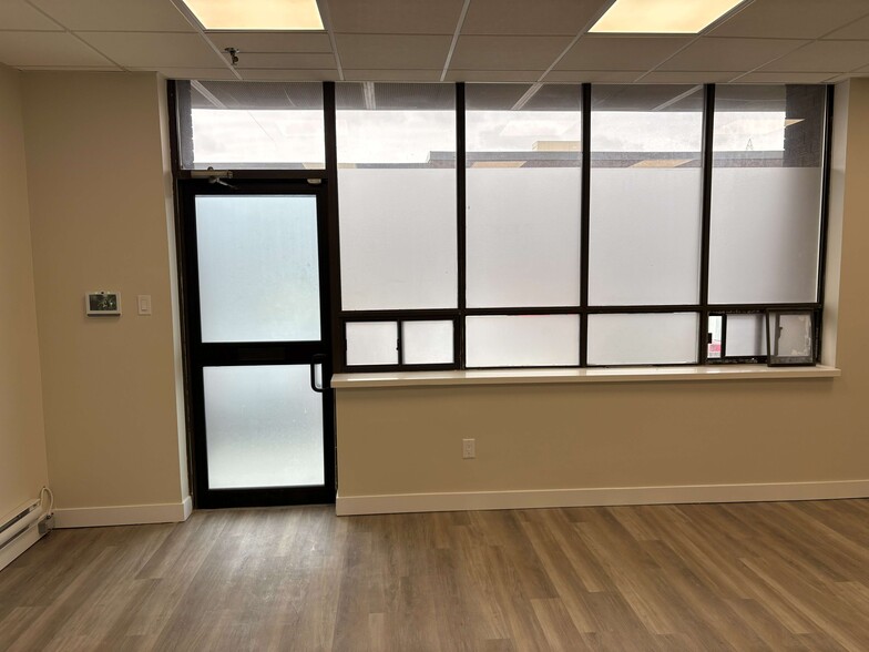 More Photos Of 90 Esna Park Dr, Markham Service For Lease