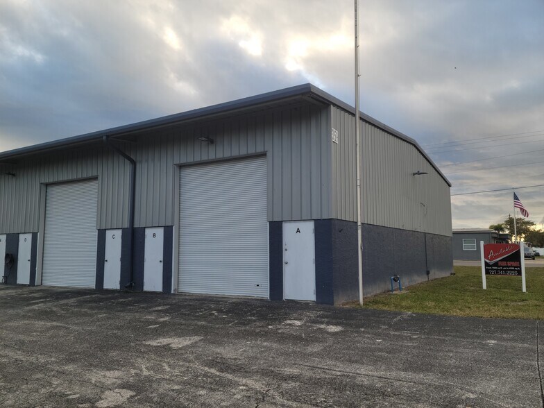 More Photos Of 359 E Douglas Rd, Oldsmar Warehouse For Lease