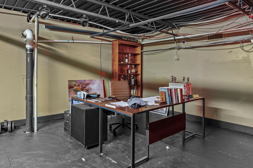 More Photos Of 110 E South St, Jackson Bar For Sale