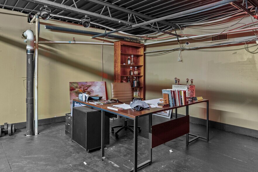 More Photos Of 110 E South St, Jackson Bar For Sale