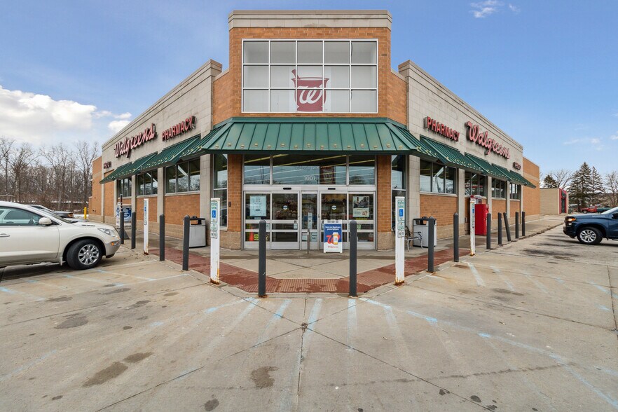 Primary Photo Of 1001 E M-21, Owosso Drugstore For Sale