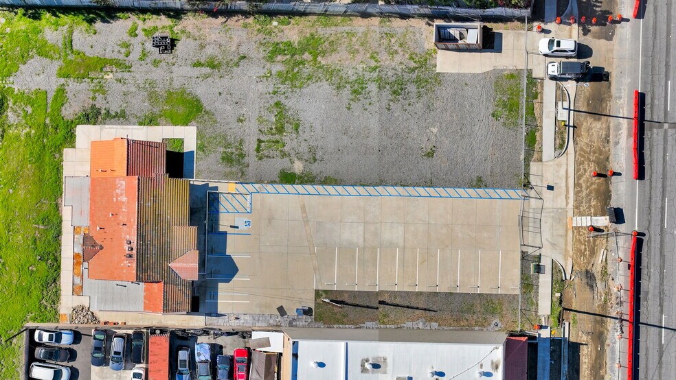 More Photos Of 943 W Holt Blvd, Ontario General Retail For Sale